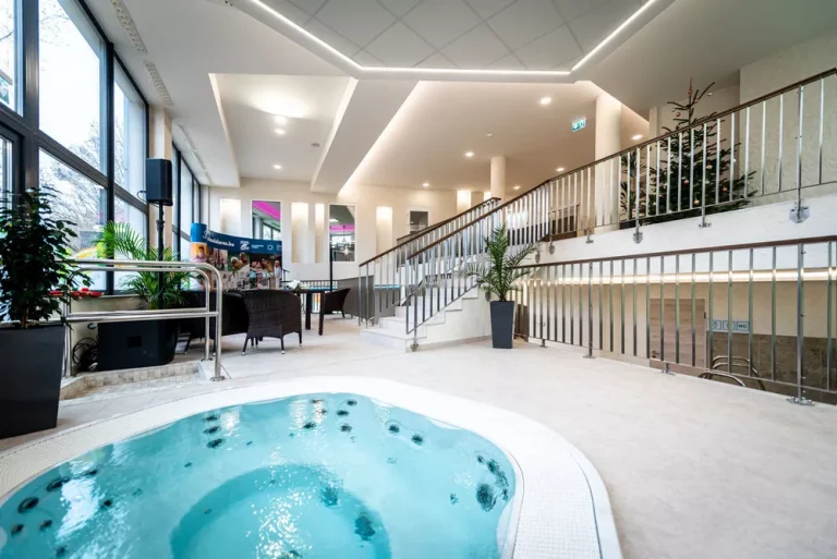 Zalakaros Szaunavilág - burkolást, gépészetet, festést leszámítva minden alvállalkozókéntzóként