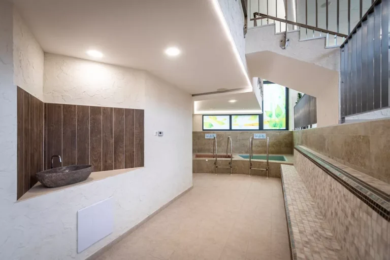 Zalakaros Szaunavilág - burkolást, gépészetet, festést leszámítva minden alvállalkozókéntzóként