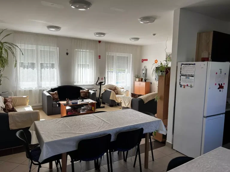 Öreglak szociális otthon - komplett saját munka fővállalkozóként