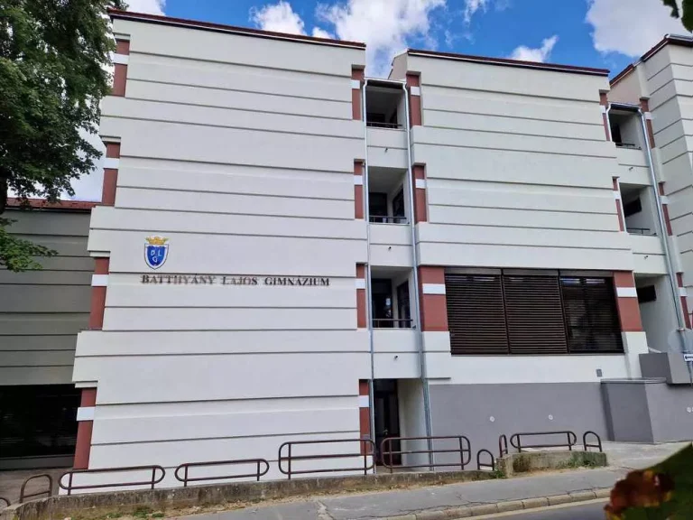 Nagykanizsa gimnázium - szerkezet, lift, külső homlokzat és nyílászáró csere alvállalkozóként