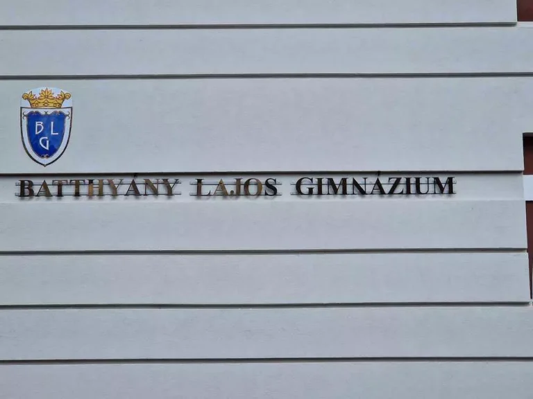 Nagykanizsa gimnázium - szerkezet, lift, külső homlokzat és nyílászáró csere alvállalkozóként