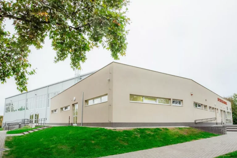 Solt sportcsarnok - szerkezetépítés, vakolás, festés, hőszigetelés, térburkolat alvállalkozóként