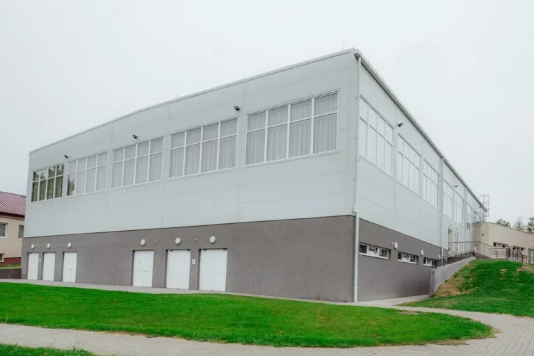 Solt sportcsarnok - szerkezetépítés, vakolás, festés, hőszigetelés, térburkolat alvállalkozóként