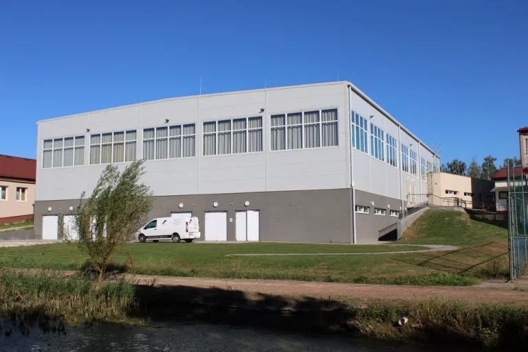 Solt sportcsarnok - szerkezetépítés, vakolás, festés, hőszigetelés, térburkolat alvállalkozóként